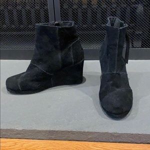 Comfiest Tom’s Suede Wedges